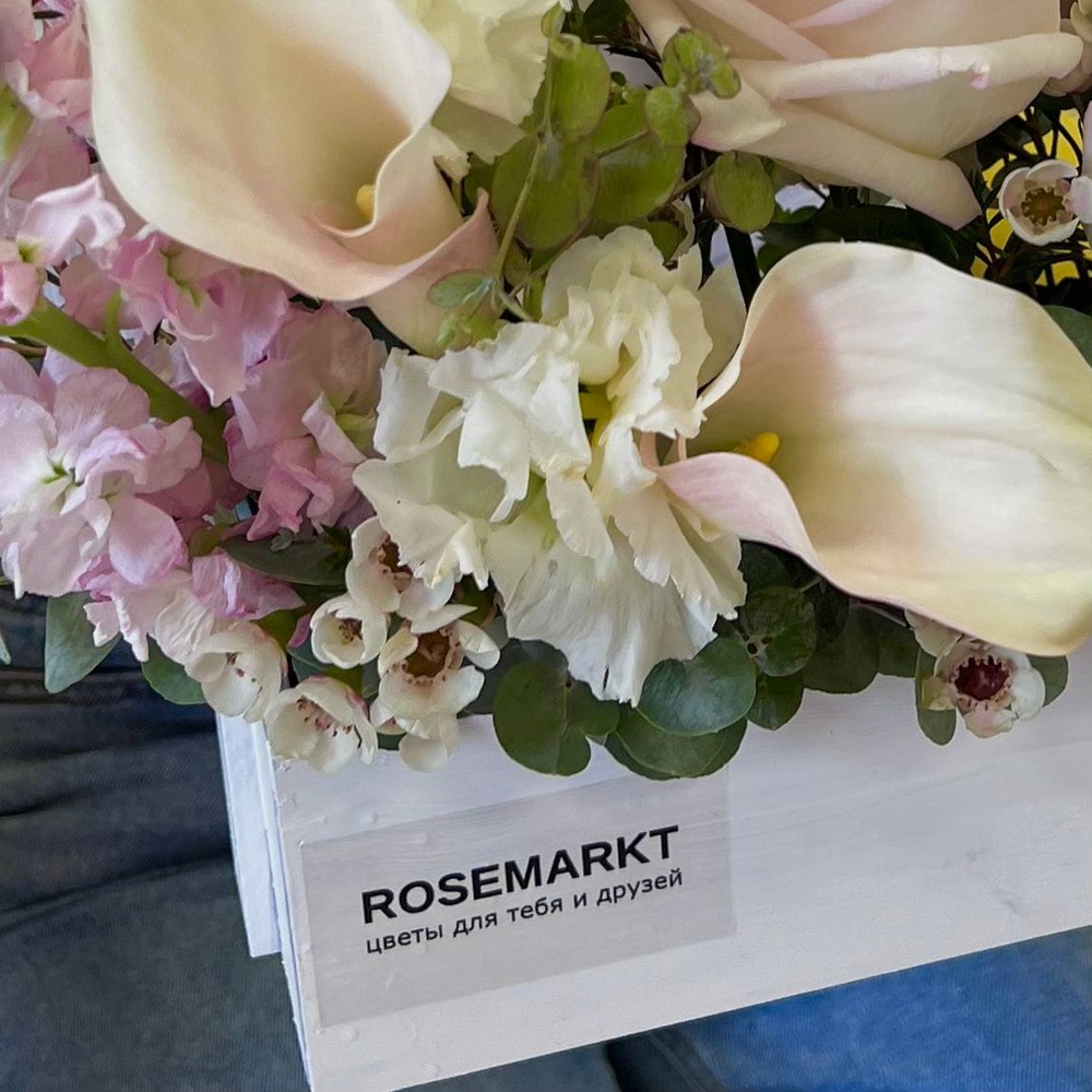 Прима-балерина: пионовидная роза, белая калла и ароматная маттиола