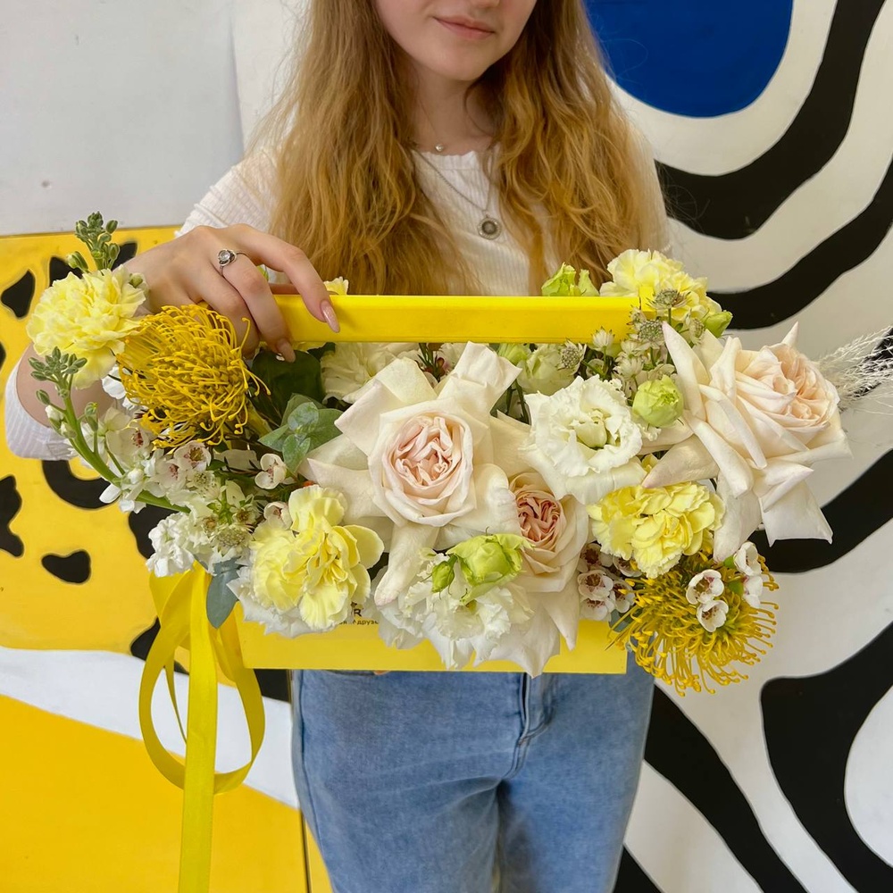 Лимонный тарт: экзотический нутан, пионовидная роза и гвоздика