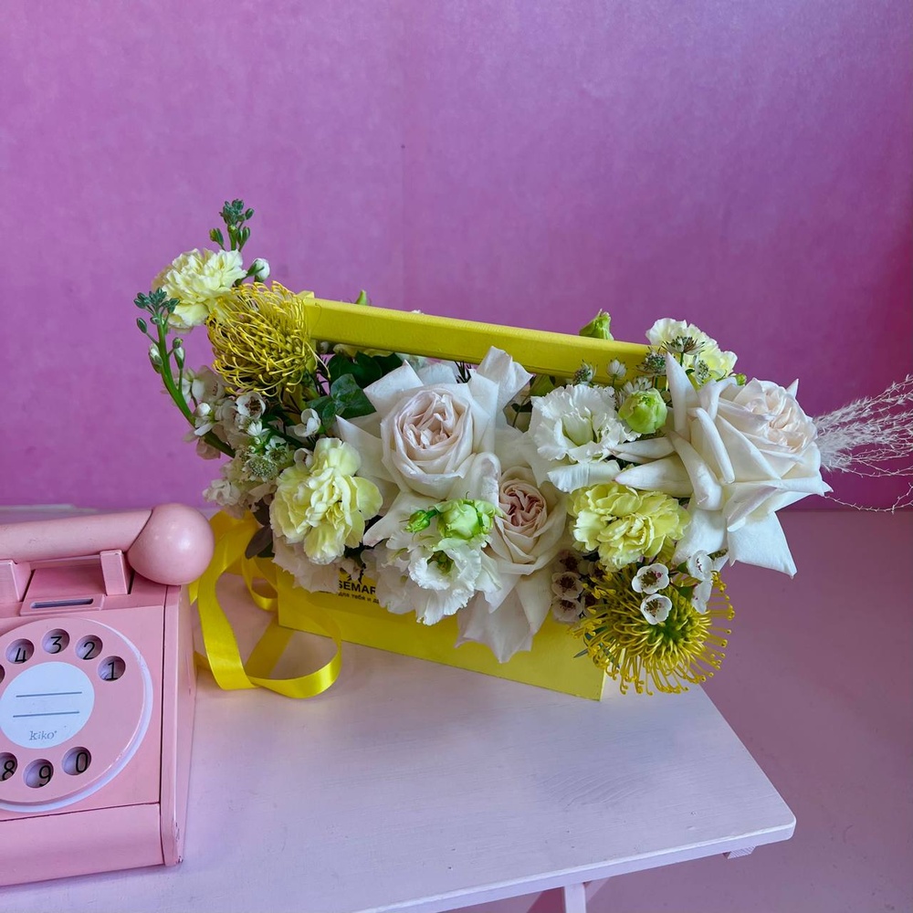 Лимонный тарт: экзотический нутан, пионовидная роза и гвоздика