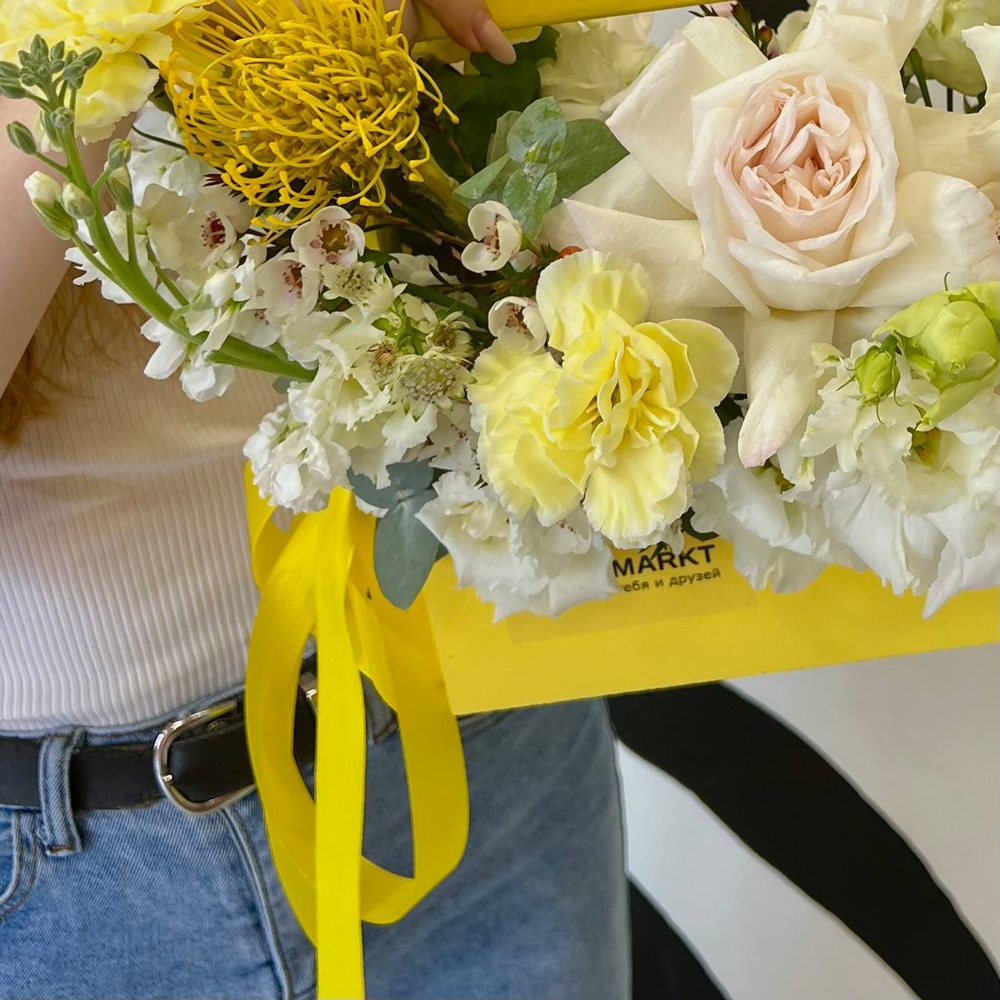 Лимонный тарт: экзотический нутан, пионовидная роза и гвоздика