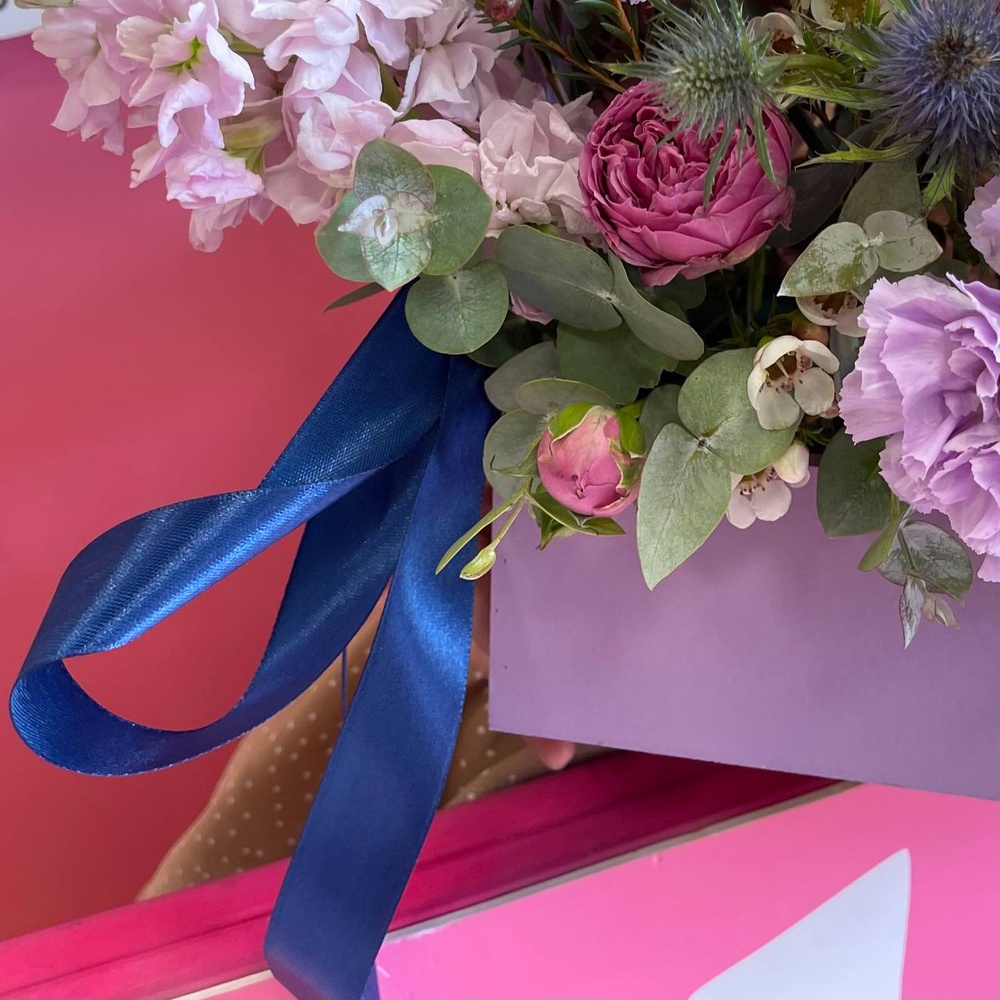 С первого взгляда: сиреневая хризантема, ароматная маттиола и лунная гвоздика