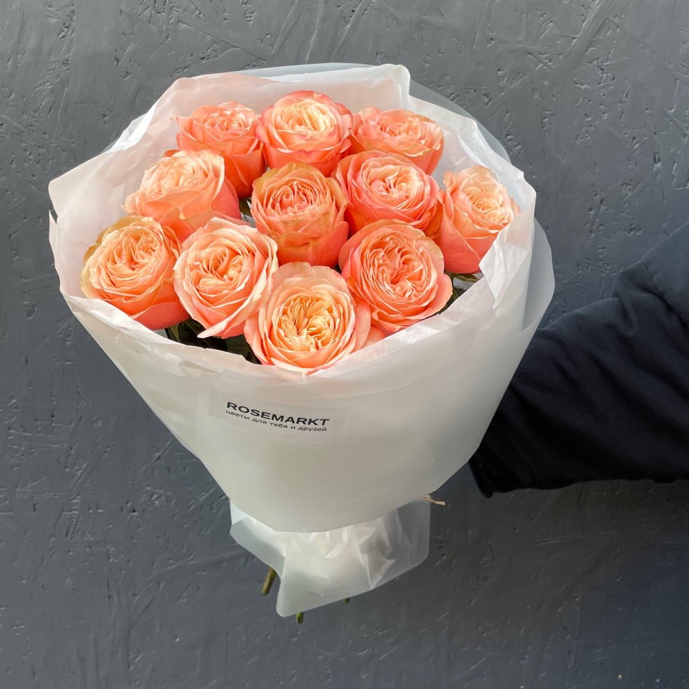 Пионовидный рай: пионовидные розы в лаконичной упаковке с аквабоксом и коробкой-переноской