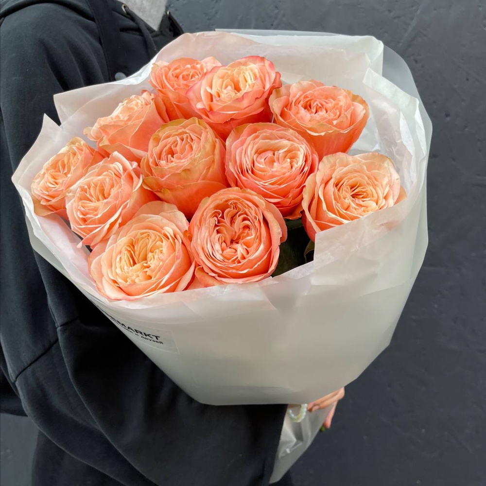 Пионовидный рай: пионовидные розы в лаконичной упаковке с аквабоксом и коробкой-переноской