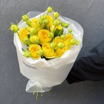 Солнечный зайчик: букет из пионовидных роз в лаконичной упаковке в Санкт-Петербурге - Фотография 5