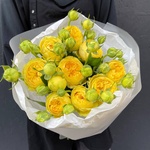 Солнечный зайчик: букет из пионовидных роз в лаконичной упаковке в Санкт-Петербурге - Фотография 2