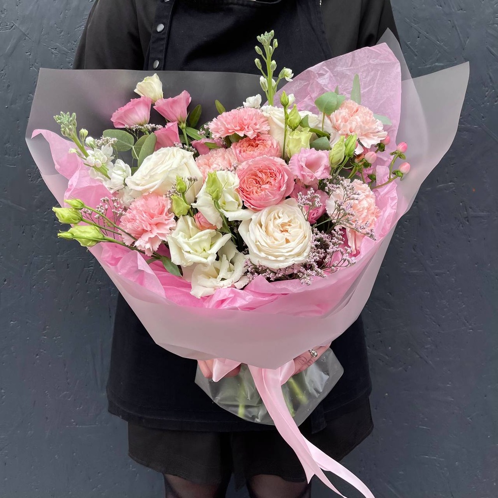 Пион-букет: нежный букет цветов за 9690 с аквабоксом и коробкой-переноской