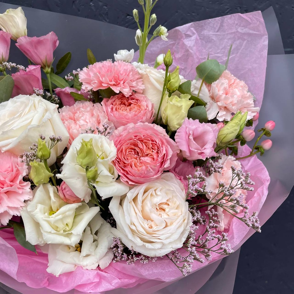 Пион-букет: нежный букет цветов за 9690 с аквабоксом и коробкой-переноской
