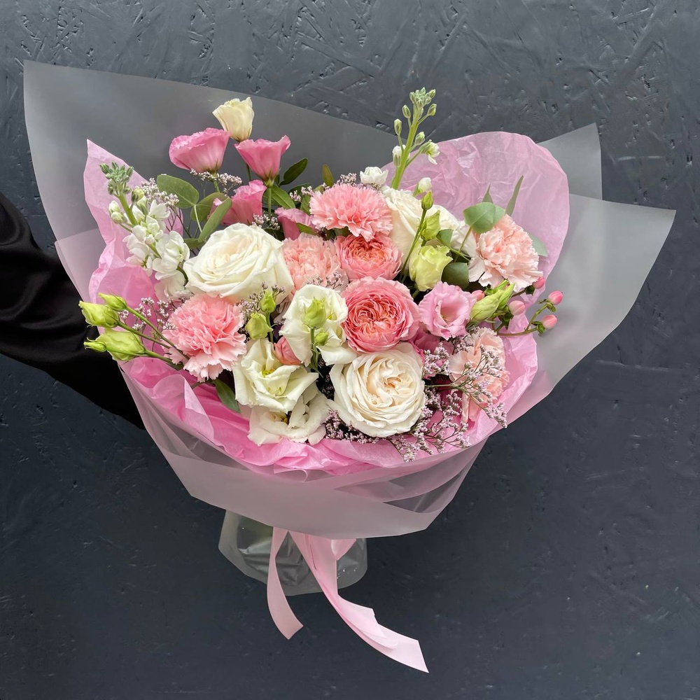 Пион-букет: нежный букет цветов за 9690 с аквабоксом и коробкой-переноской