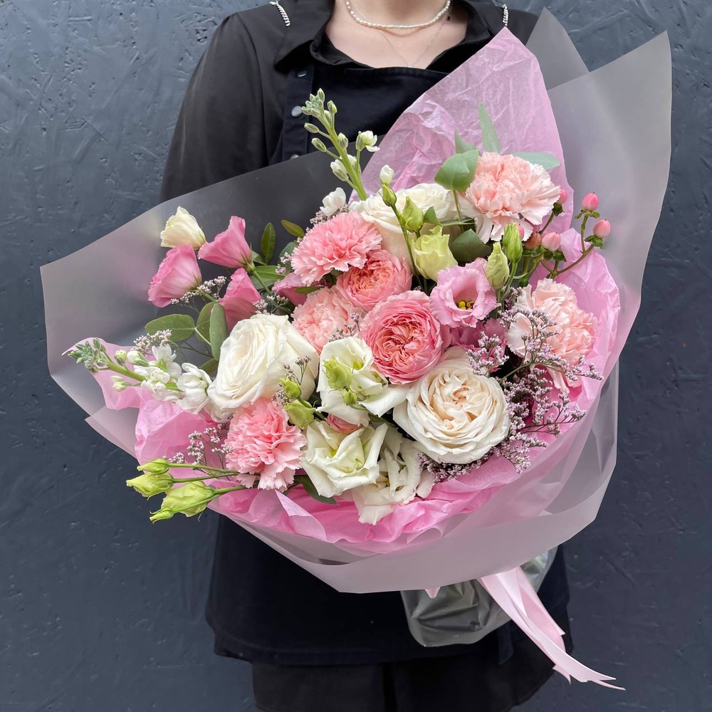 Пион-букет: нежный букет цветов за 9690 с аквабоксом и коробкой-переноской