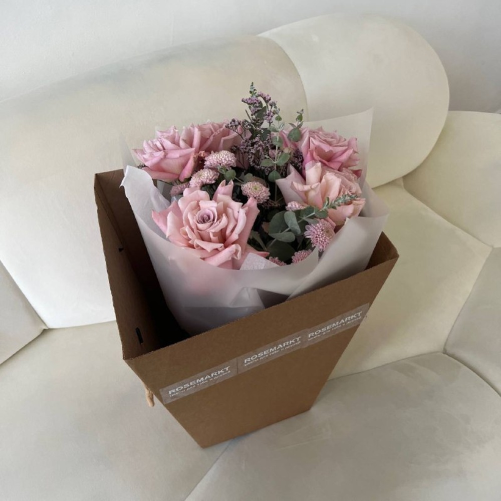 Висськась: букет с французскими розами в сиреневых оттенках