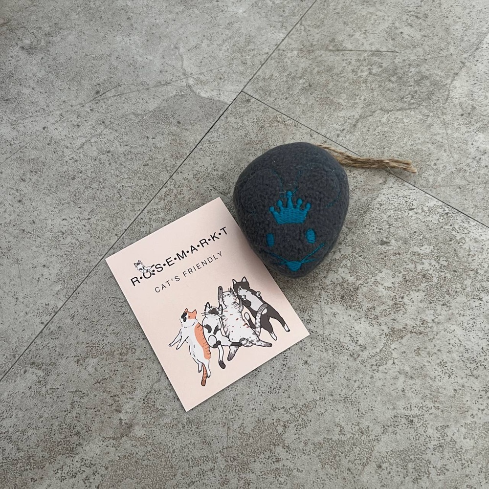 Пурпурный Майкл: композиция в кашпо ручной работы с пионовидными розами 