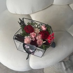 Фермерский котик: композиция с пионовидными розами в кашпо ручной работы - Фотография 3