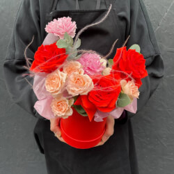 Букет «Последнее танго в Париже: французские розы и другие цветы» Букет «Последнее танго в Париже: французские розы и другие цветы»