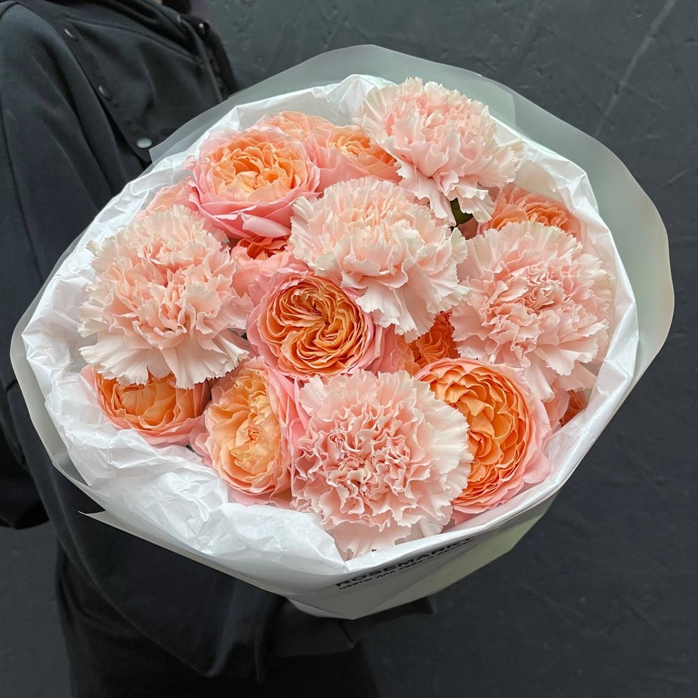 День 19: пионовидные розы и стойкий диантус 