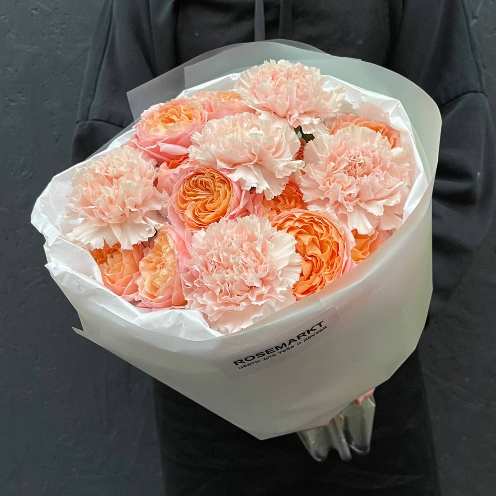 День 19: пионовидные розы и стойкий диантус в Санкт-Петербурге