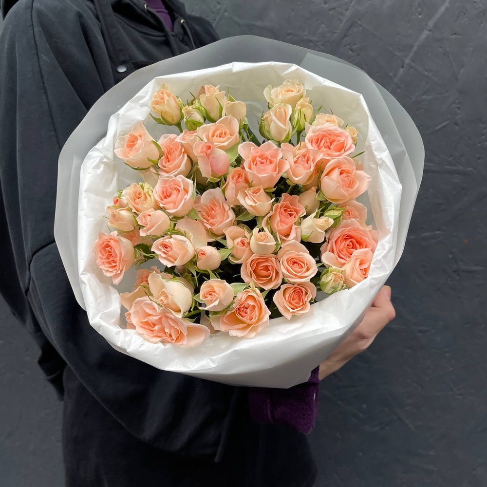 День 14: персиковые розы в лаконичной упаковке с аквабоксом и коробкой-переноской