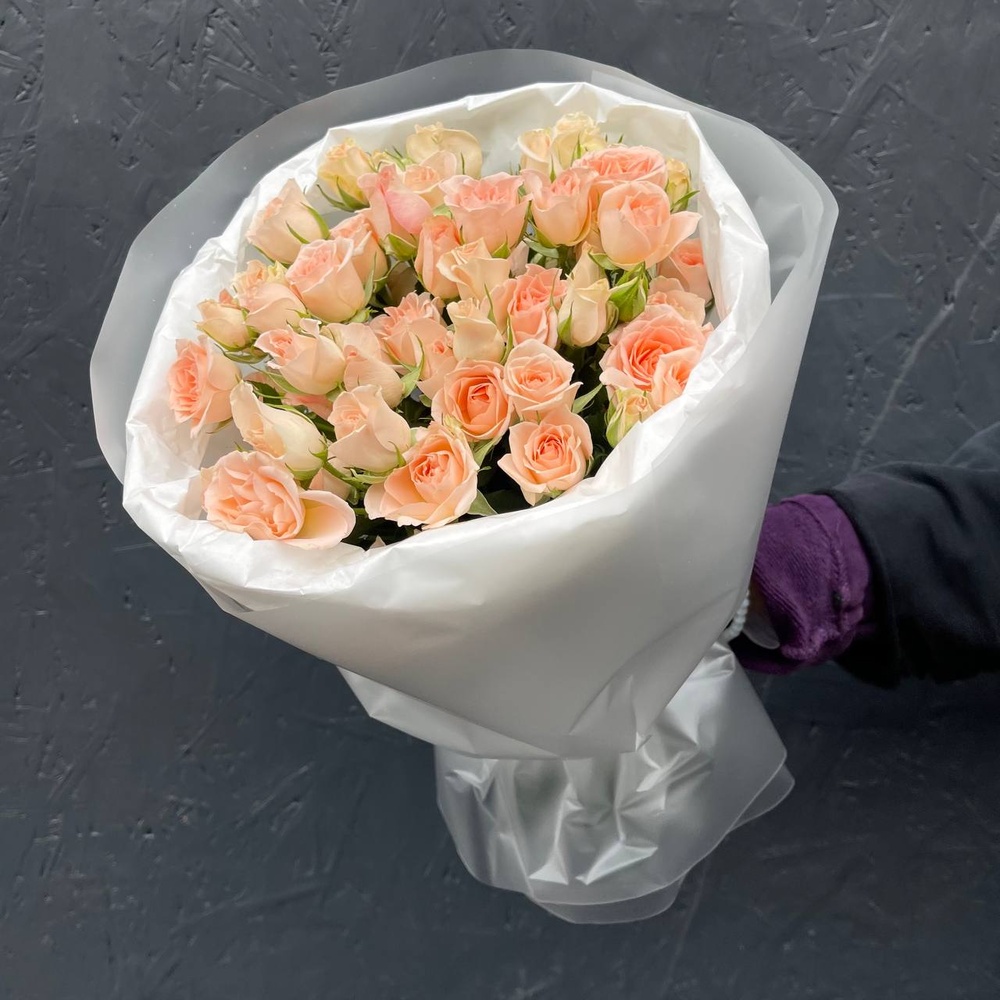 День 14: персиковые розы в лаконичной упаковке с аквабоксом и коробкой-переноской