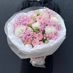 Символ любви: авторский букет в лаконичной упаковке в Санкт-Петербурге - Фотография 1