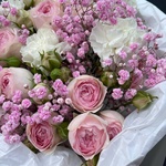 Символ любви: авторский букет в лаконичной упаковке в Санкт-Петербурге - Фотография 3