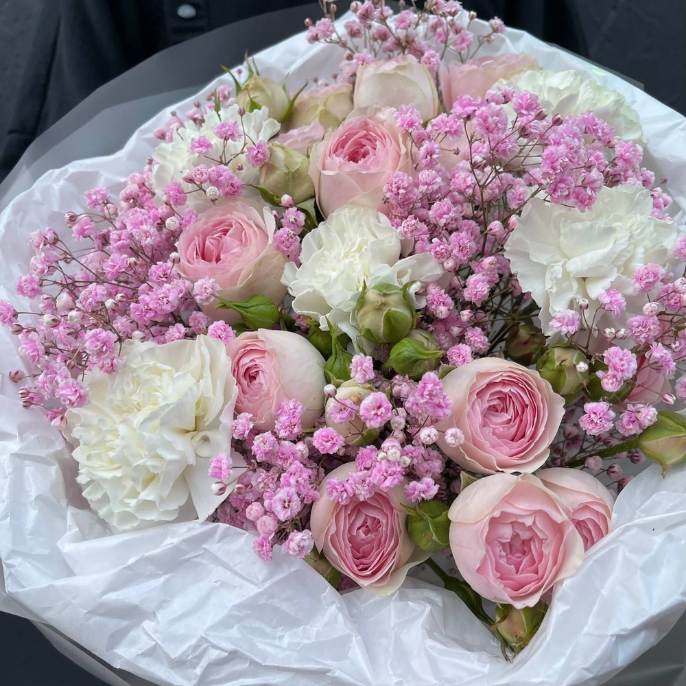 Символ любви: авторский букет в лаконичной упаковке