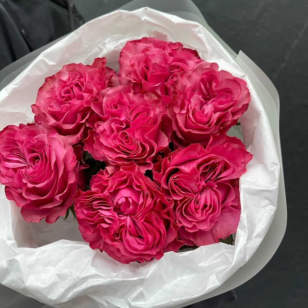 Пинк блюз: стойкие розы в лаконичной упаковке + аквабокс и коробка-переноска