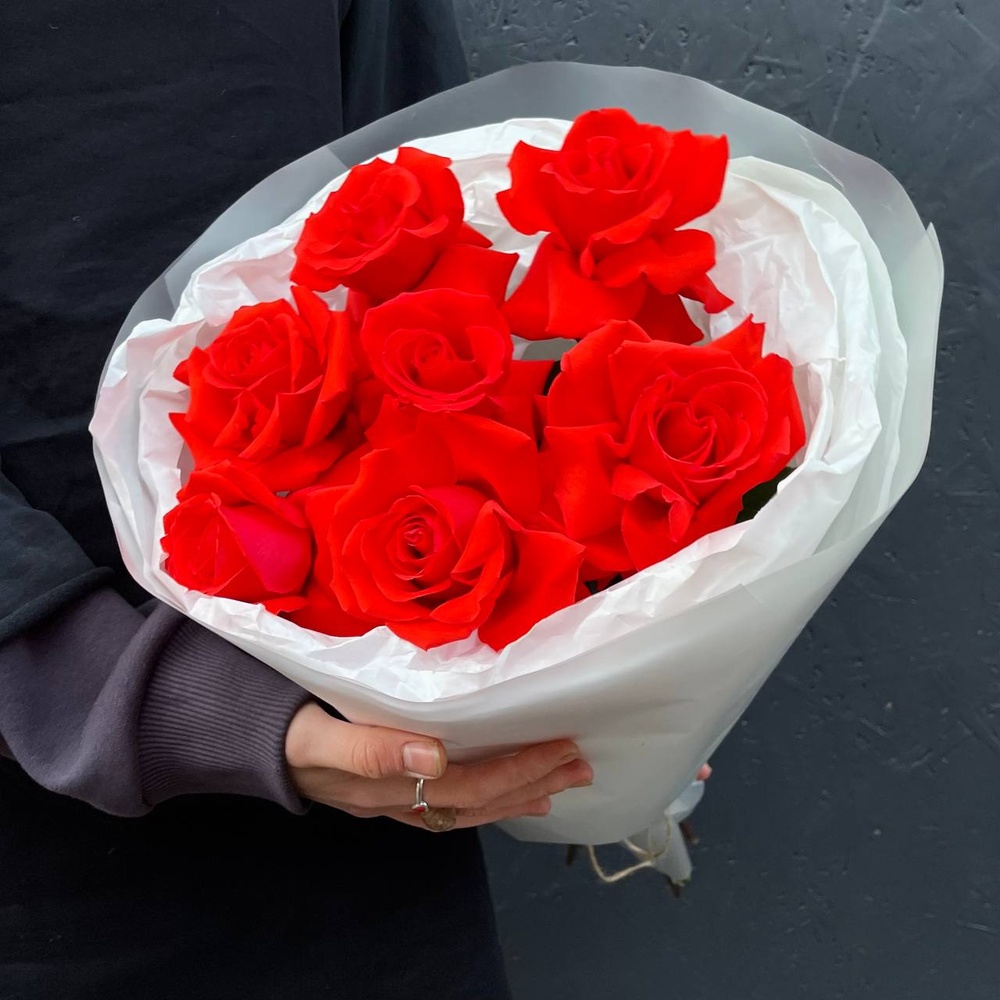 Рэд Франц: французская роза в лаконичной упаковке с аквабоксом и коробкой-переноской