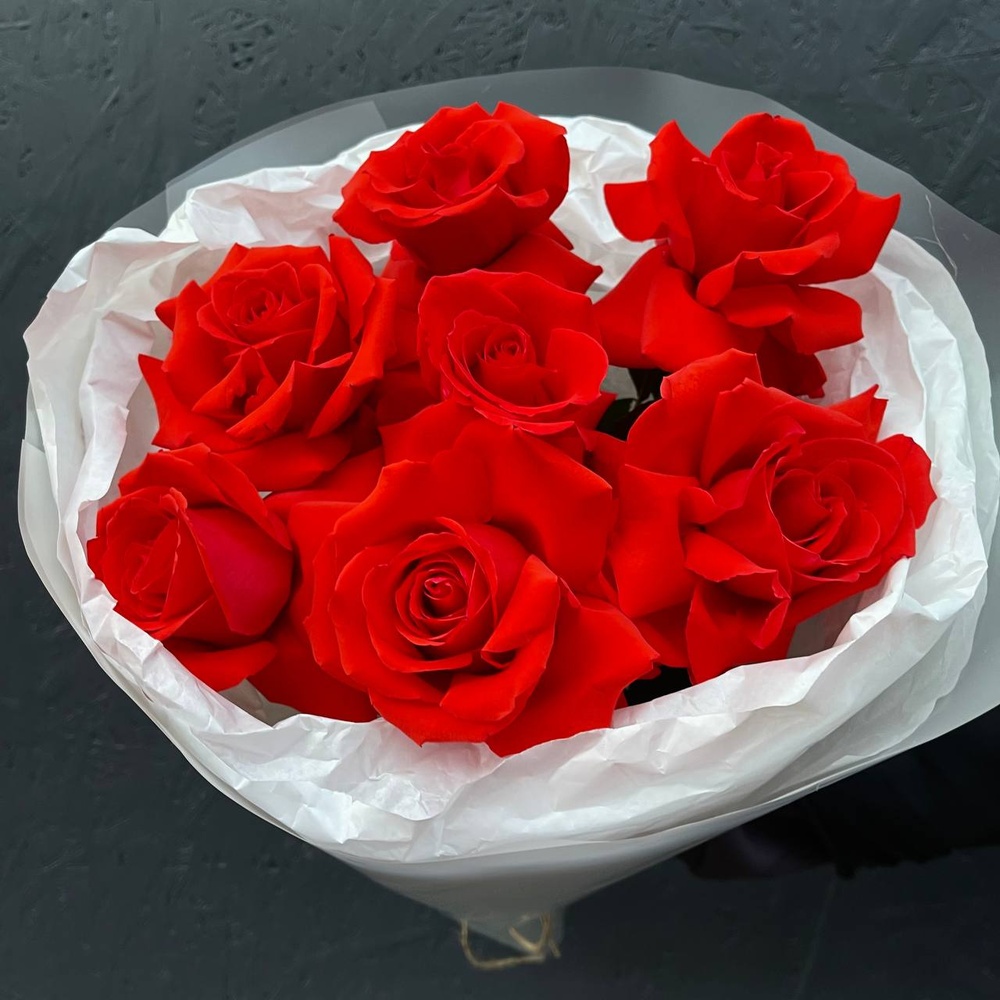 Рэд Франц: французская роза в лаконичной упаковке с аквабоксом и коробкой-переноской