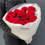 Кровавая Мэри: 15 красных роз в лаконичной упаковке в Санкт-Петербурге - Фотография 5