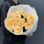 Дюшес: 11 персиковых роз в лаконичной упаковке в Санкт-Петербурге - Фотография 1