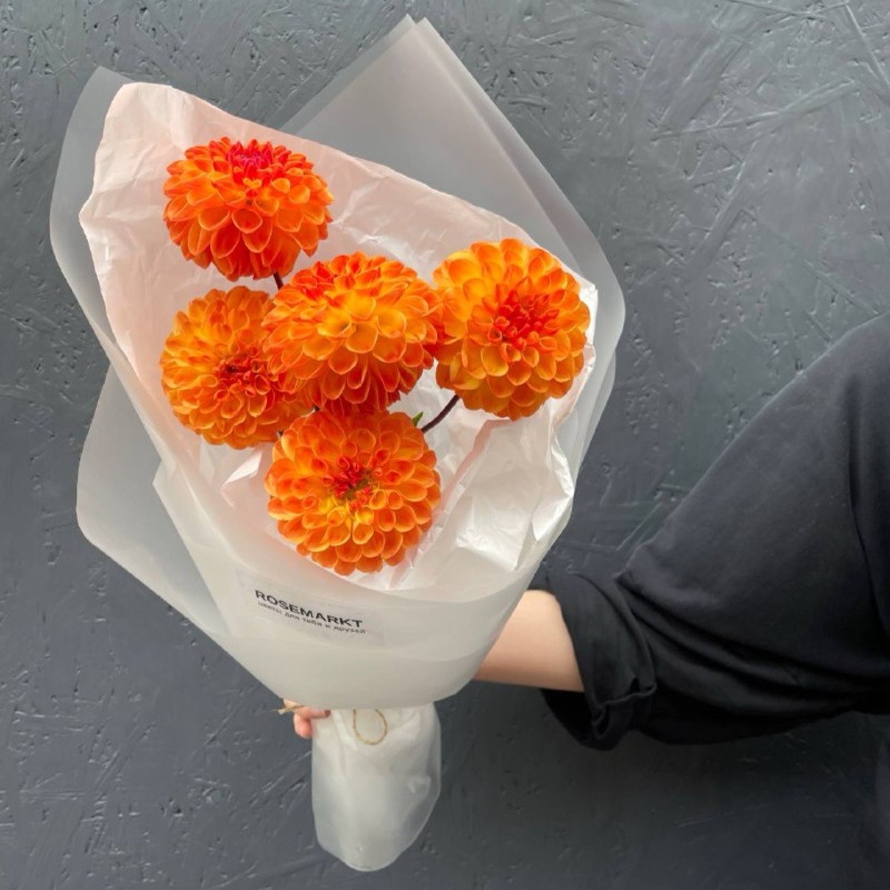 Искрящийся закат: фактурные георгины в лаконичной упаковке