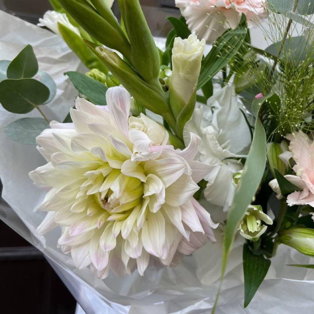 Яблочный шорли: авторский букет в нежной гамме