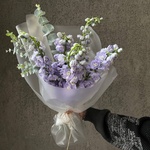 Сиреневый дым: стойкий дельфиниум и эвкалипт - Фотография 1