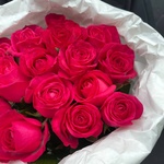 Для Барби: 15 ярко-розовых роз в лаконичной упаковке - Фотография 5