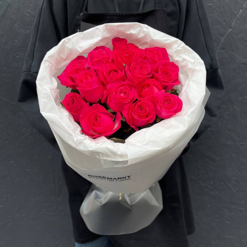 Для Барби: 15 ярко-розовых роз в лаконичной упаковке