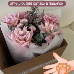 Висськась: букет с французскими розами в сиреневых оттенках Висськась: букет с французскими розами в сиреневых оттенках