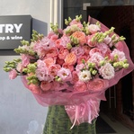 Кружевная вуаль: пионовидные розы и лизиантусы - Фотография 1