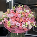 Кружевная вуаль: пионовидные розы и лизиантусы - Фотография 5