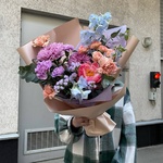 Разноцветная вуаль: авторский букет в яркой гамме - Фотография 3