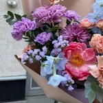 Разноцветная вуаль: авторский букет в яркой гамме - Фотография 5