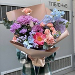 Разноцветная вуаль: авторский букет в яркой гамме - Фотография 1