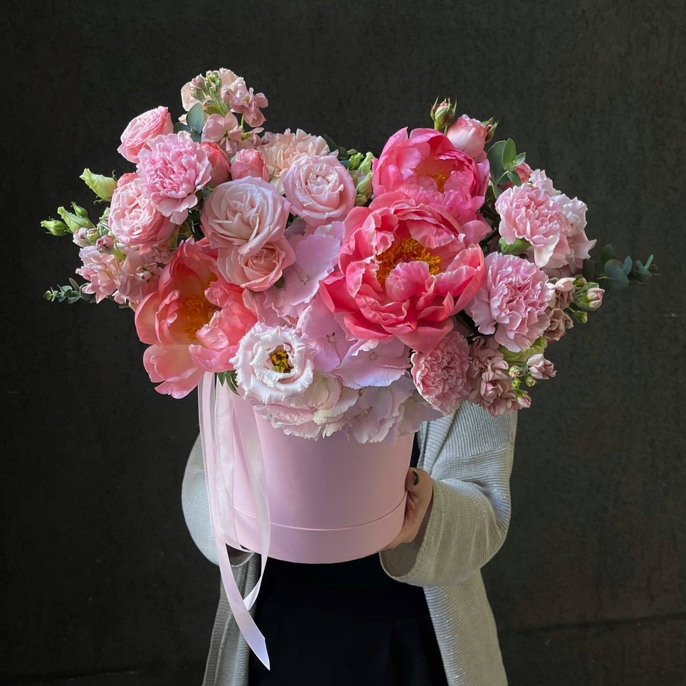 Королева Матильда: авторская композиция в шляпной коробке Королева Матильда: авторская композиция в шляпной коробке