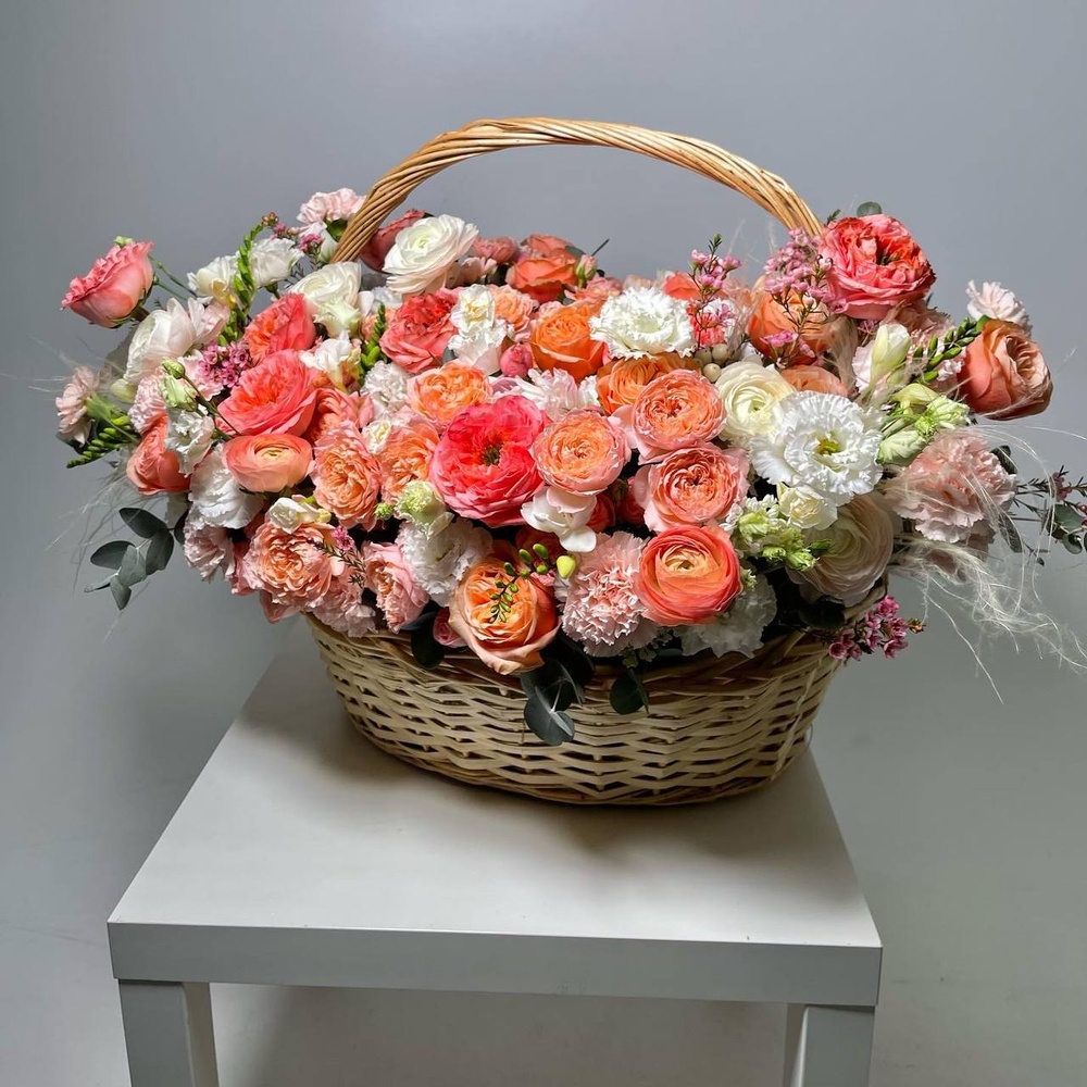 Венецианский купец: авторская корзина в нежной гамме