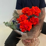 Коламбия Пикчерз не представляет: алые розы и бруния с доставкой в Санкт- Петербурге - Фотография 2