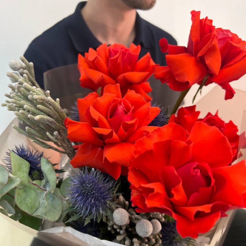 Коламбия Пикчерз не представляет: алые розы и бруния