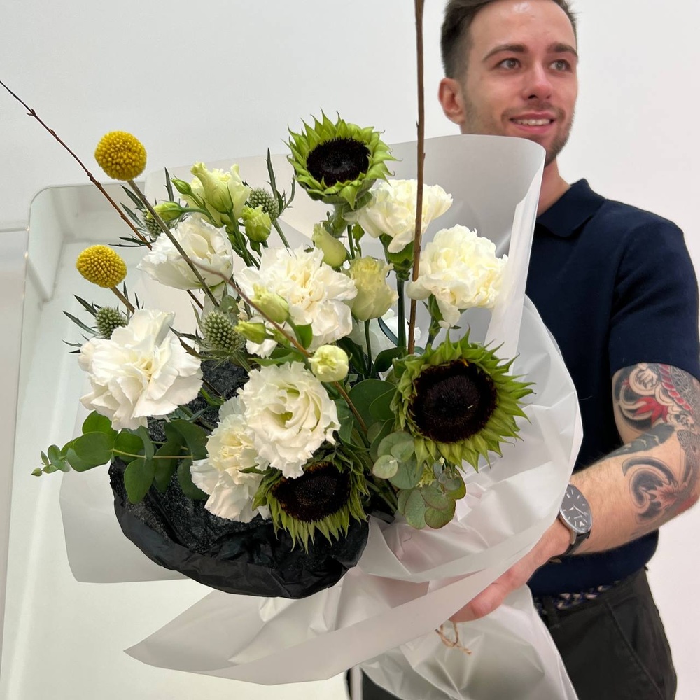 Папа может: подсолнухи, эрингиум и краспедия с доставкой в Санкт- Петербурге