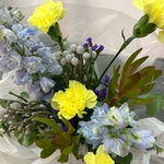 Мой мармеладный, я не права: дельфиниум, диантусы и бруния с доставкой в Санкт-Петербурге - Фотография 3