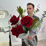 Он мой волшебник: розы, эвкалипт и леукадедрон с доставкой в Санкт- Петербурге - Фотография 1