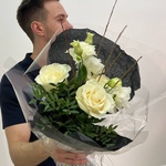 Позови меня с собой: белые розы и эустома с доставкой в Санкт- Петербурге - Фотография 6