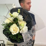 Позови меня с собой: белые розы и эустома с доставкой в Санкт- Петербурге - Фотография 4