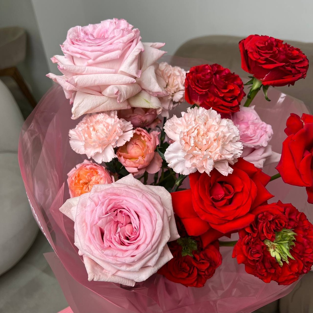 Комочек счастья: Пионовидные розы Рэд ай и Пинк Охара, французская роза нина+ ИГРУШКА ДЛЯ СОБАКИ В ПОДАРОК!